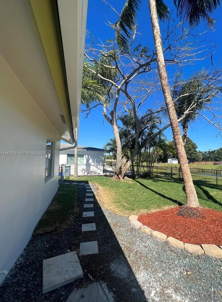 19420 Carolina Circle Boca Raton FL 33434
