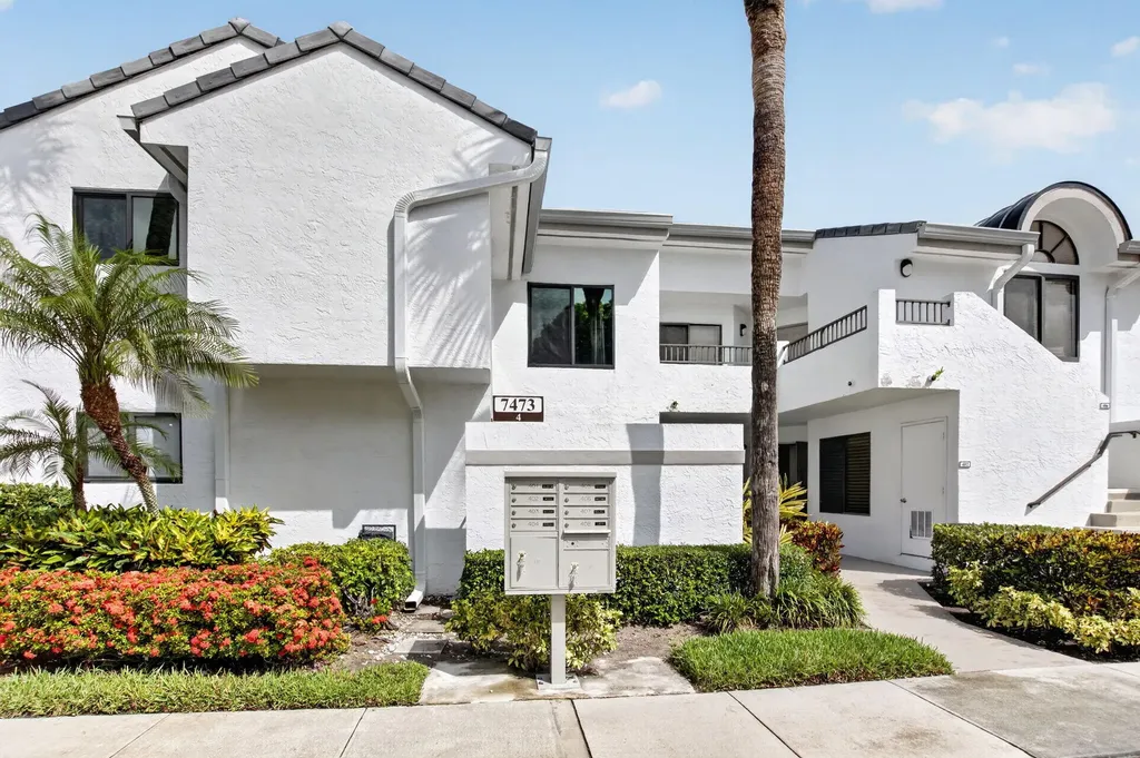 7473 Glendevon Lane Delray Beach FL 33446