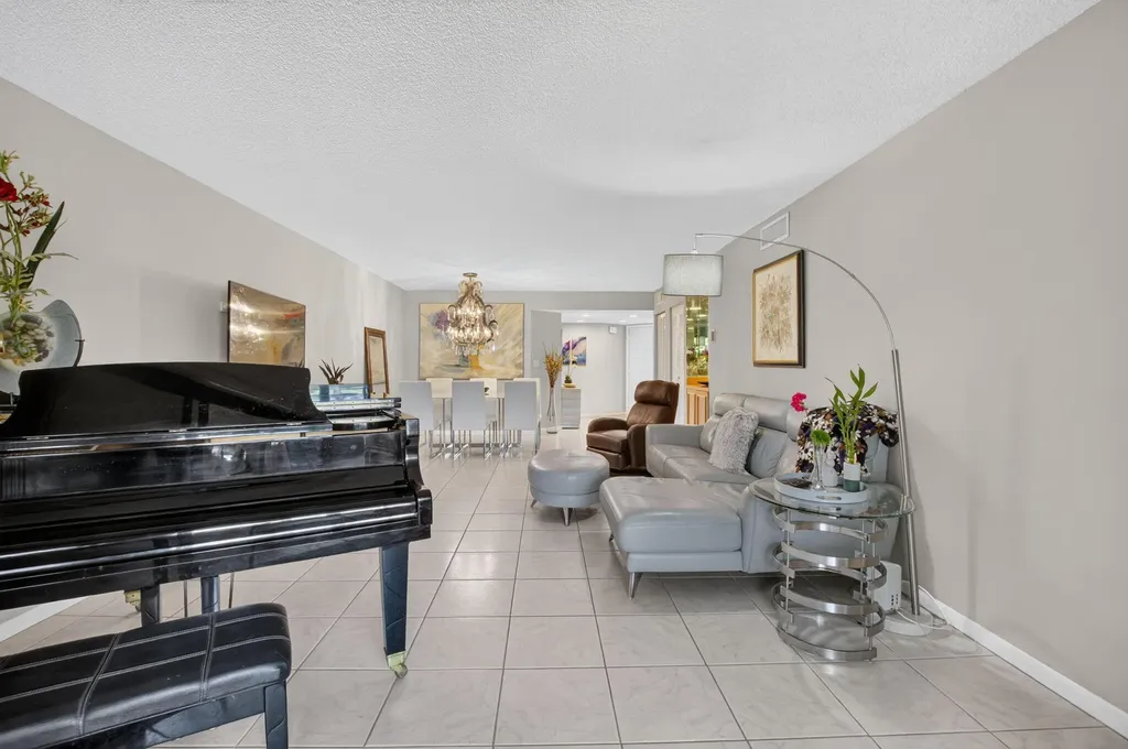 7473 Glendevon Lane Delray Beach FL 33446