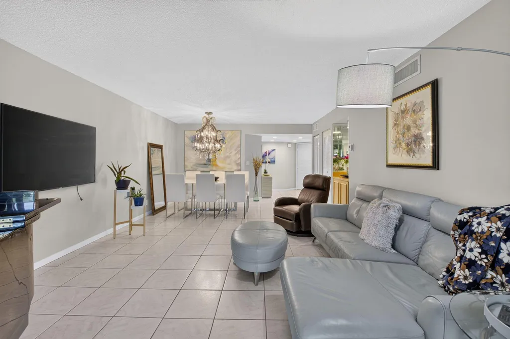 7473 Glendevon Lane Delray Beach FL 33446