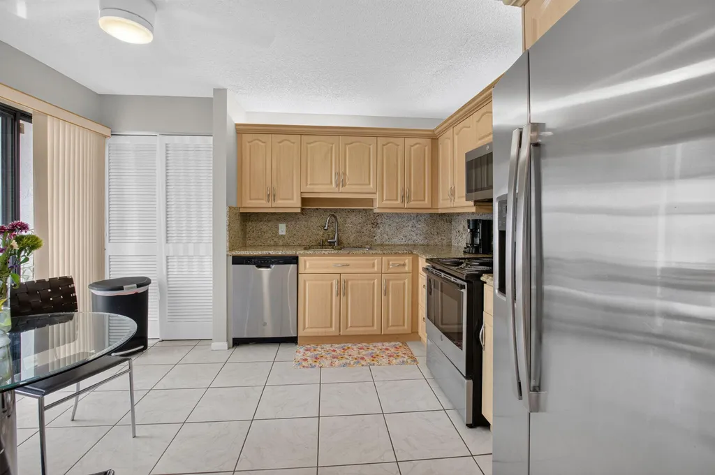 7473 Glendevon Lane Delray Beach FL 33446