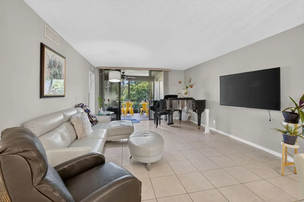 7473 Glendevon Lane Delray Beach FL 33446