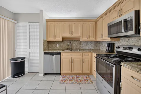 7473 Glendevon Lane Delray Beach FL 33446