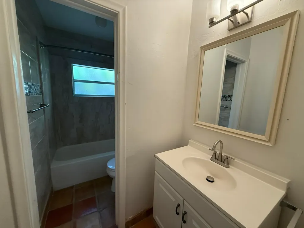 1640 NE 4th Place Fort Lauderdale FL 33301