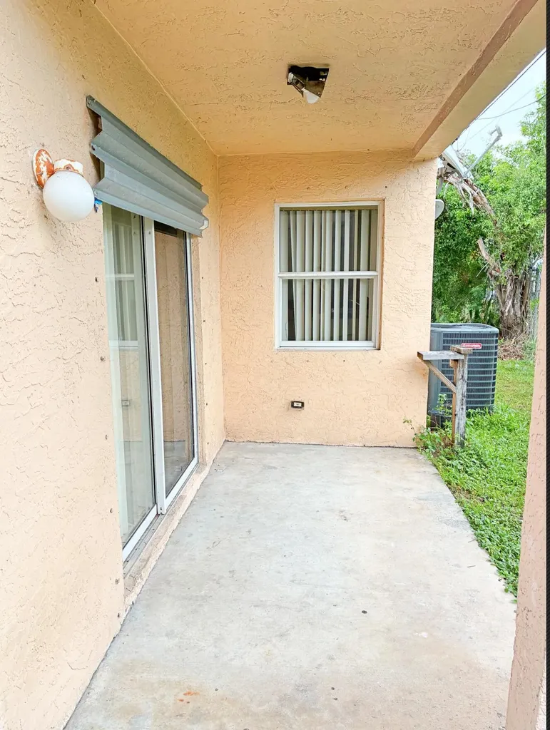 647 Latona Avenue Lake Worth Beach FL 33460
