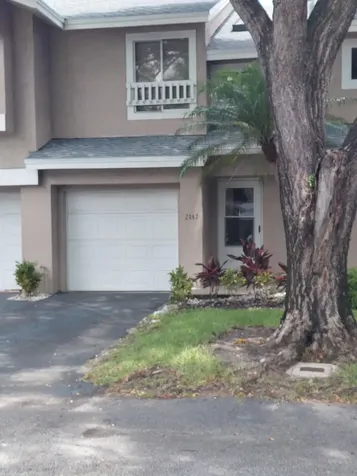 2147 Discovery Circle W Deerfield Beach FL 33442
