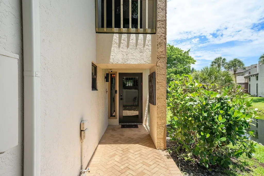 6096 Glendale Drive Boca Raton FL 33433