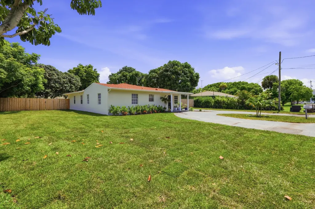 1900 Carissa Road Lake Clarke Shores FL 33406