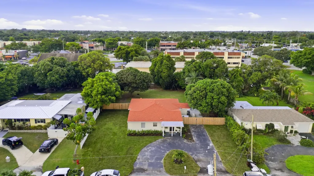 1900 Carissa Road Lake Clarke Shores FL 33406