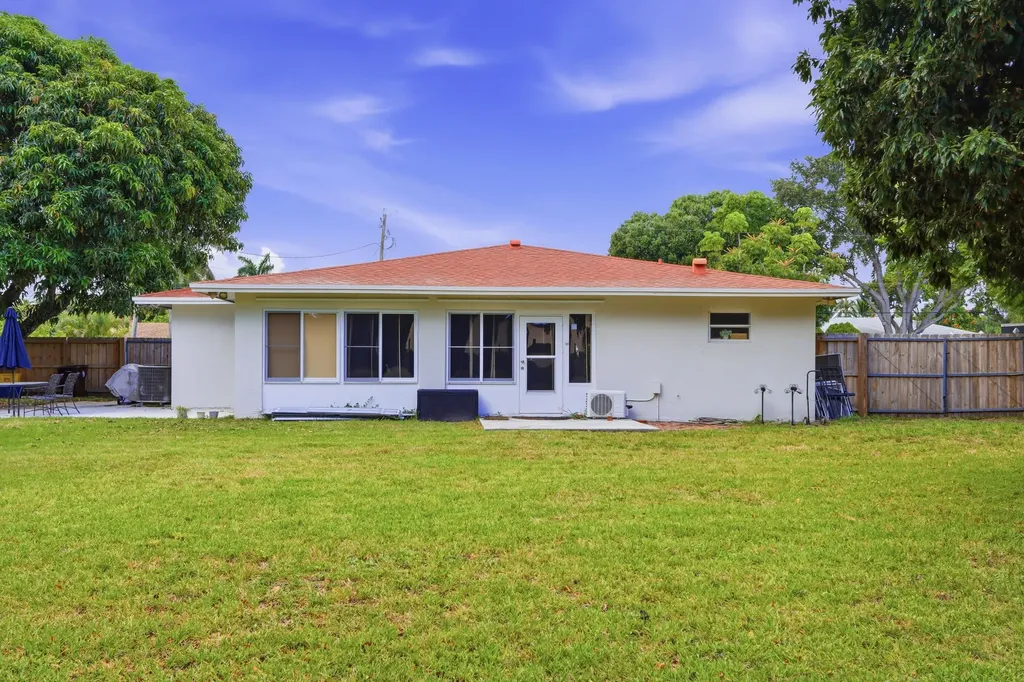 1900 Carissa Road Lake Clarke Shores FL 33406
