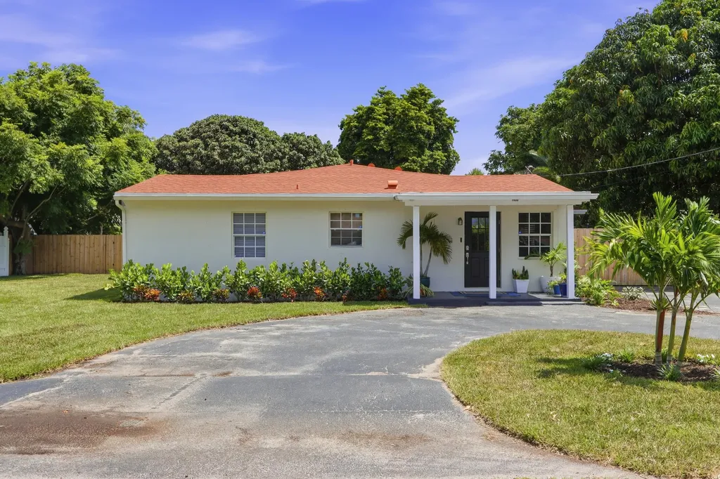 1900 Carissa Road Lake Clarke Shores FL 33406