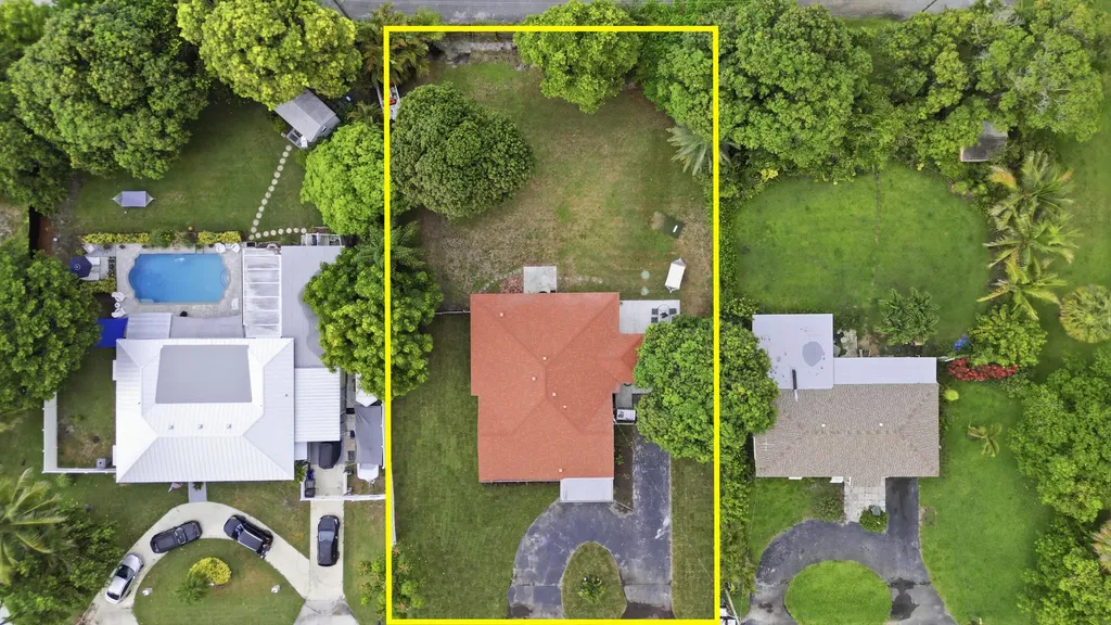 1900 Carissa Road Lake Clarke Shores FL 33406