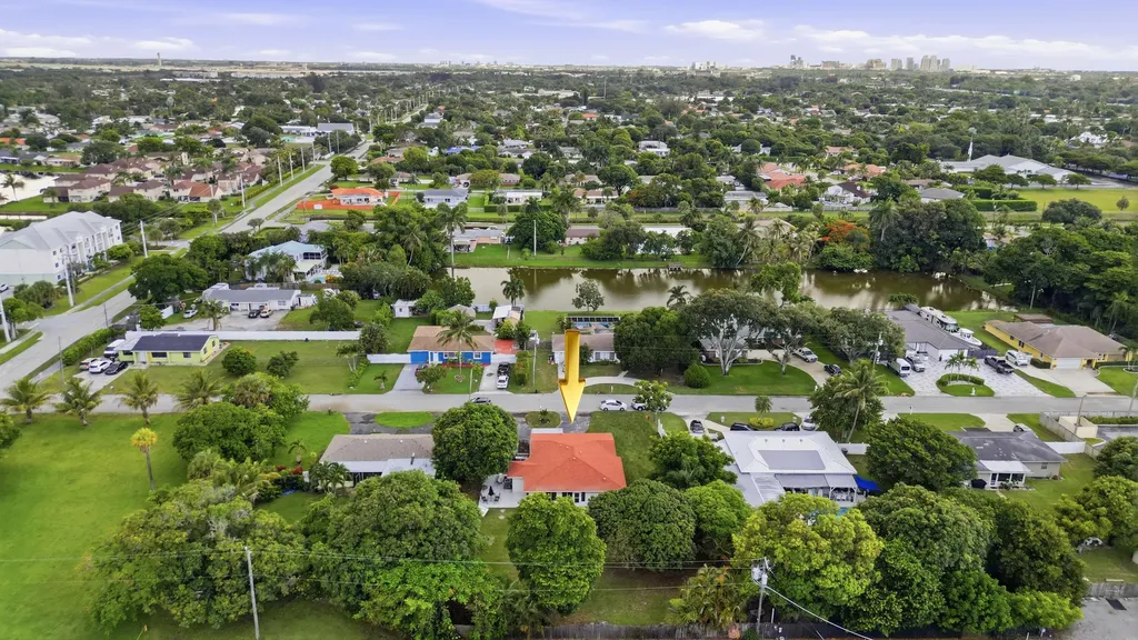 1900 Carissa Road Lake Clarke Shores FL 33406