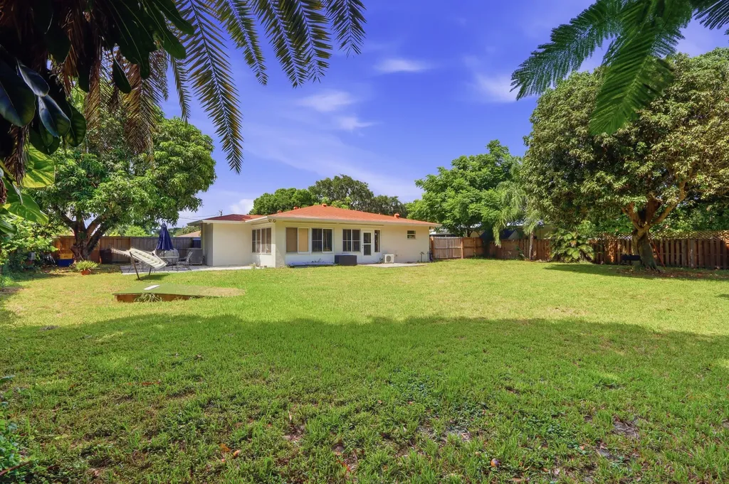 1900 Carissa Road Lake Clarke Shores FL 33406