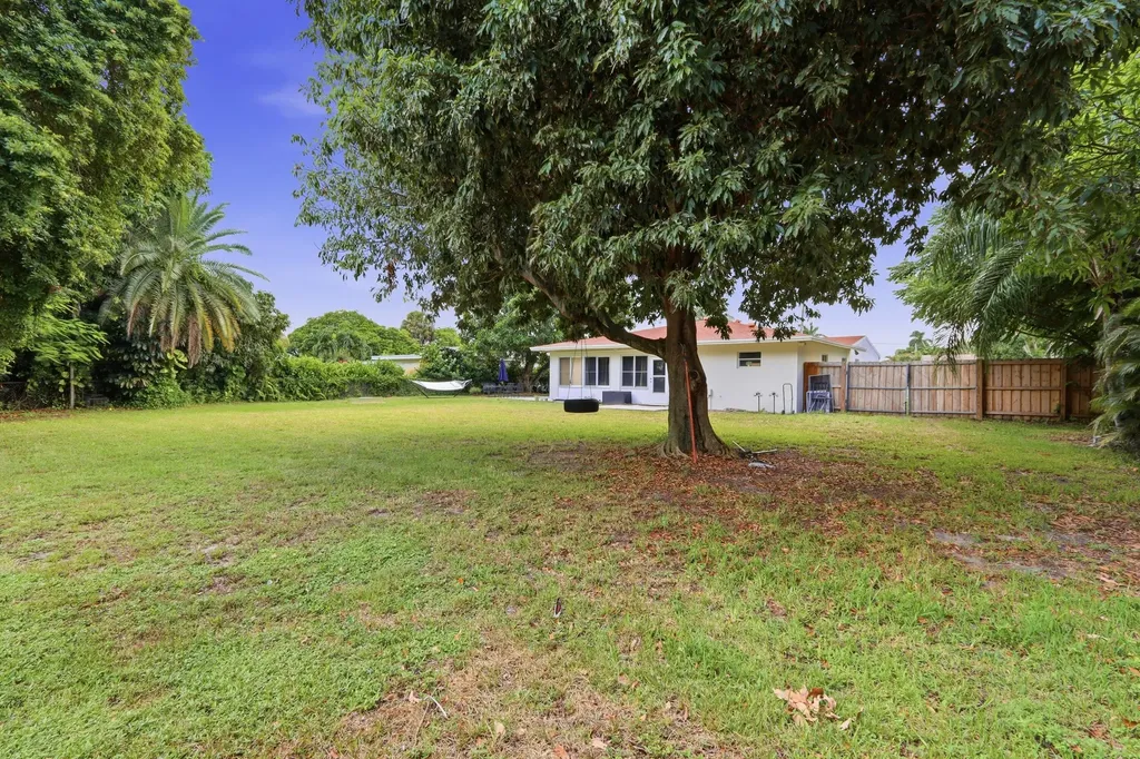 1900 Carissa Road Lake Clarke Shores FL 33406