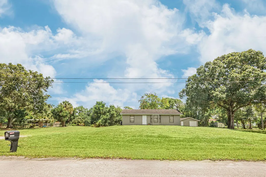 18565 47th Avenue N The Acreage FL 33470
