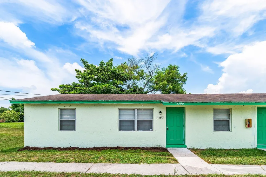 4790 Gulfstream Road Lake Worth Beach FL 33461