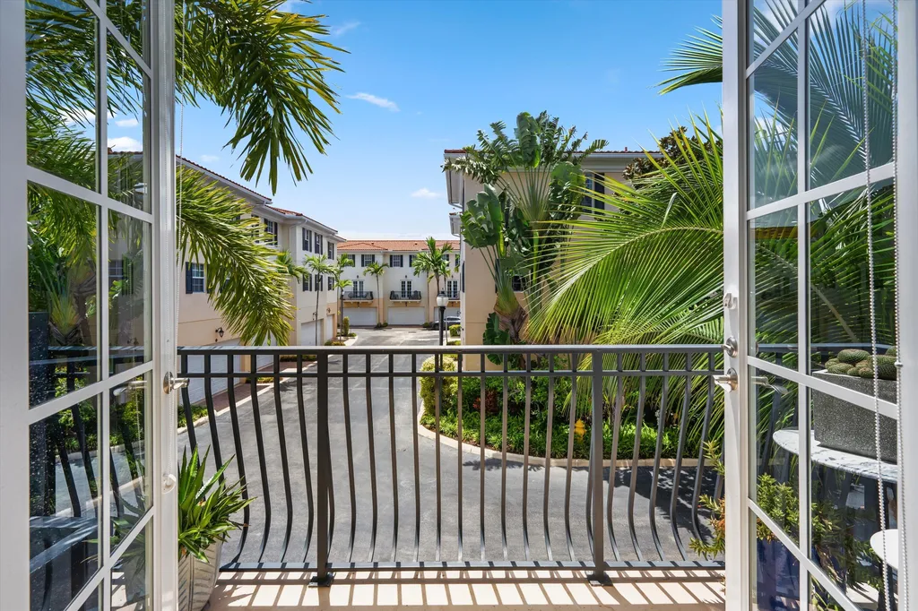 2502 N Dixie Highway Lake Worth Beach FL 33460