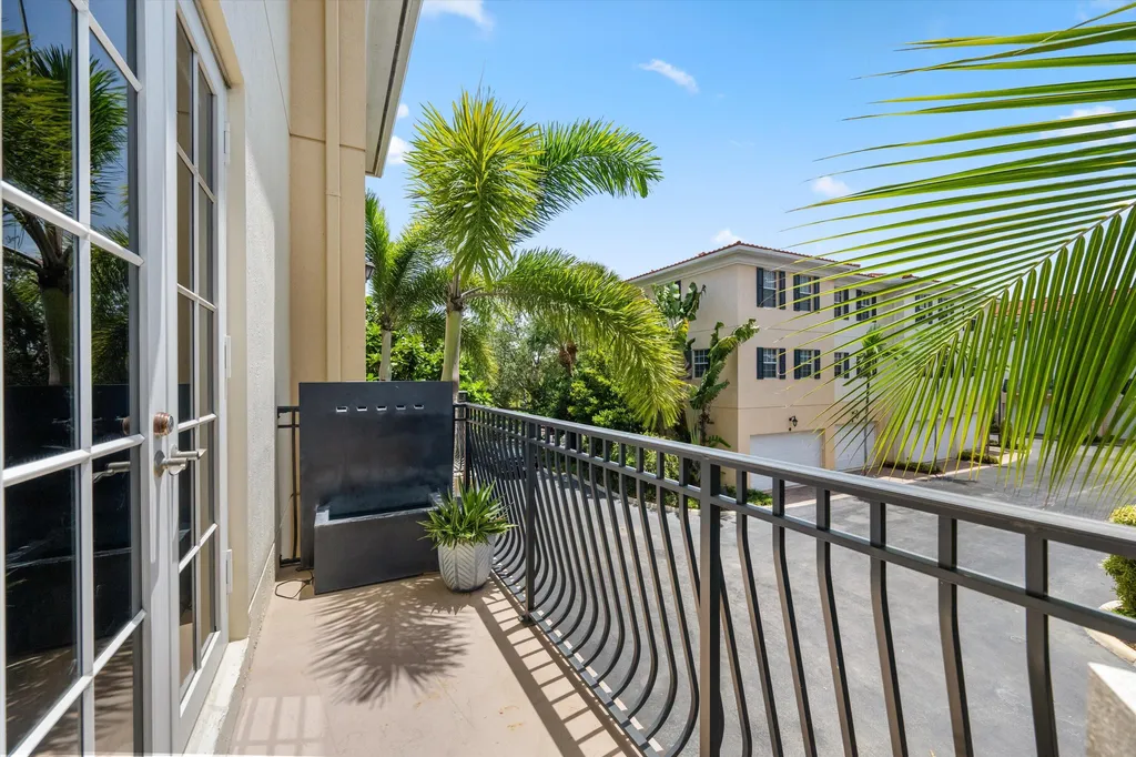 2502 N Dixie Highway Lake Worth Beach FL 33460