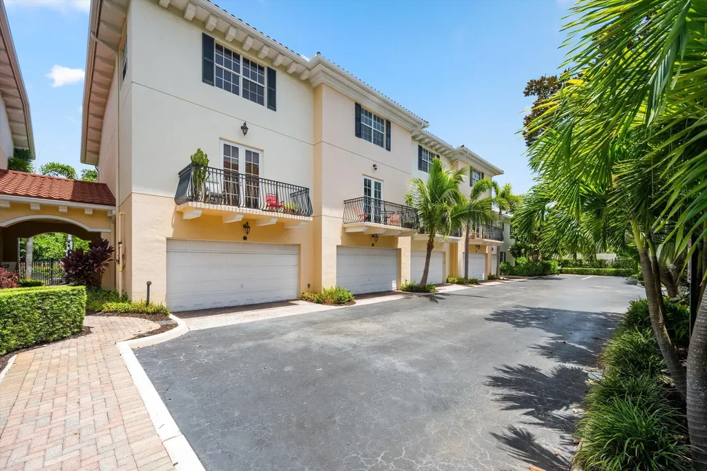2502 N Dixie Highway Lake Worth Beach FL 33460