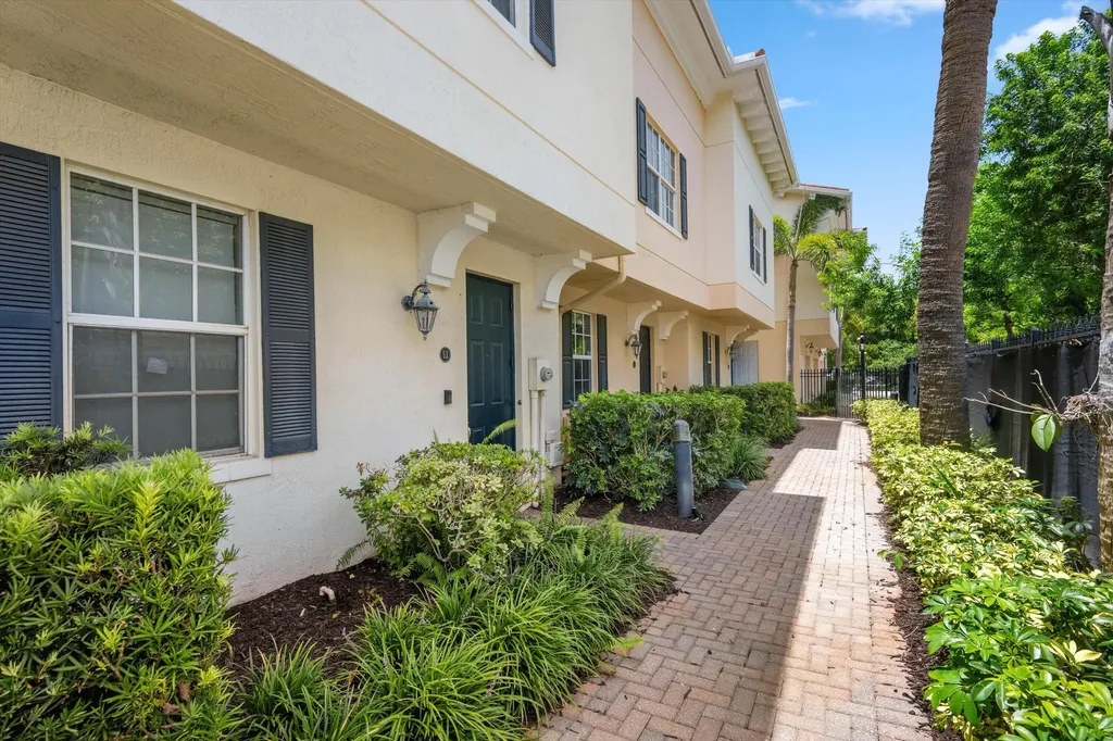 2502 N Dixie Highway Lake Worth Beach FL 33460