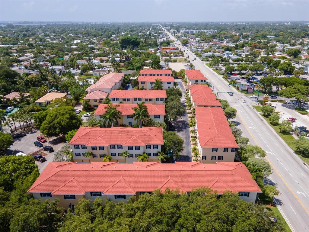 2502 N Dixie Highway Lake Worth Beach FL 33460