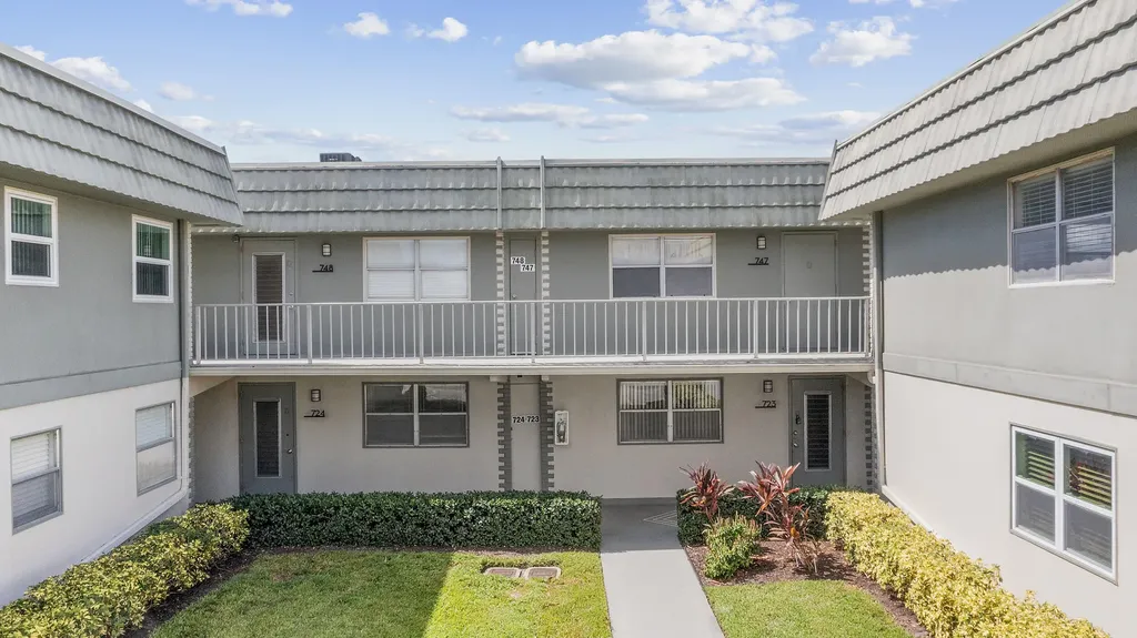 723 Flanders P Delray Beach FL 33484