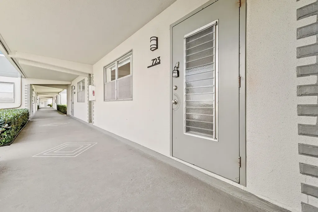 723 Flanders P Delray Beach FL 33484