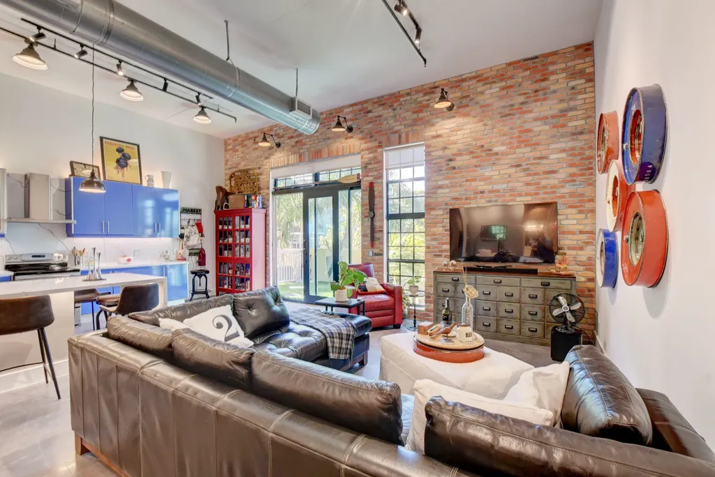 185 NE 4th Avenue Delray Beach FL 33483