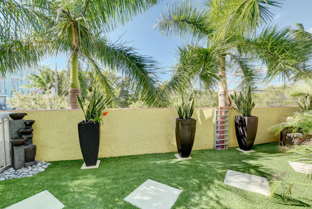 185 NE 4th Avenue Delray Beach FL 33483