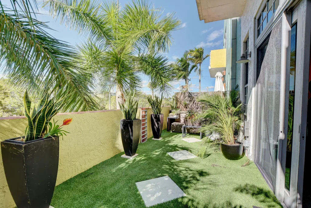 185 NE 4th Avenue Delray Beach FL 33483