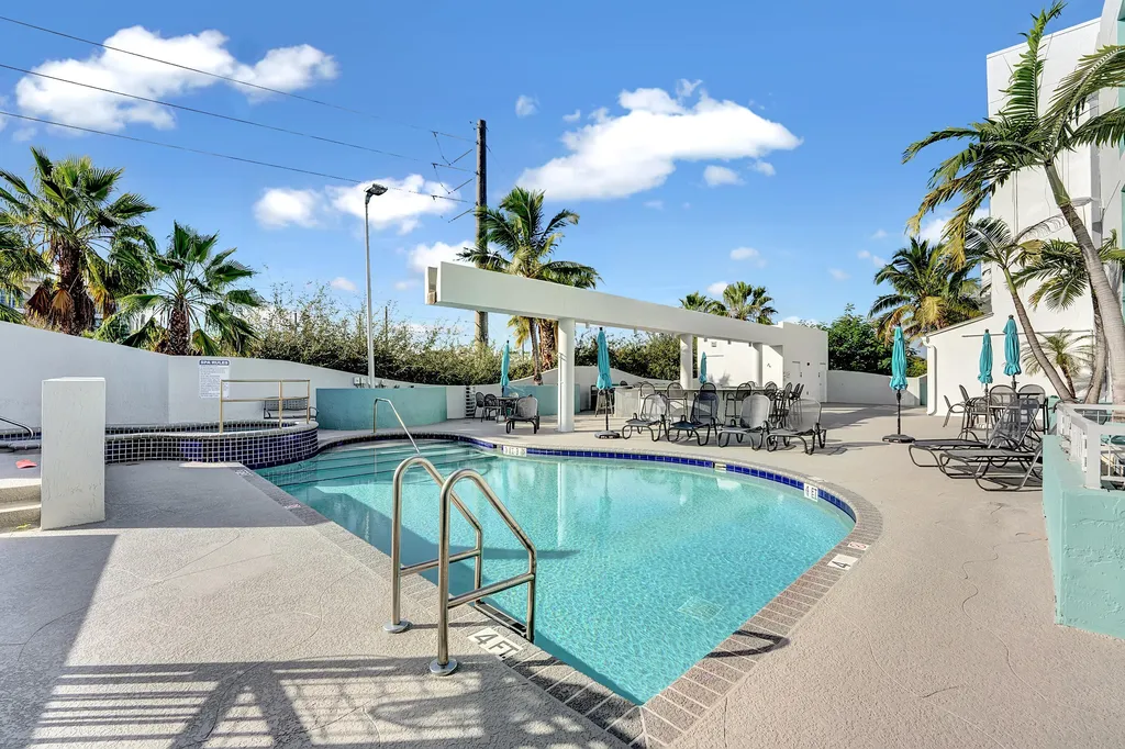 185 NE 4th Avenue Delray Beach FL 33483
