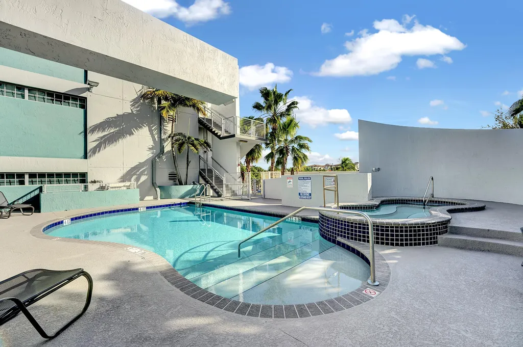 185 NE 4th Avenue Delray Beach FL 33483