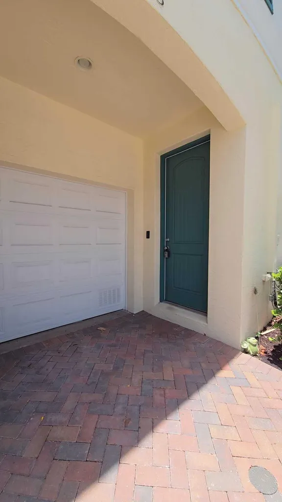 243 SW 7th Court Pompano Beach FL 33060