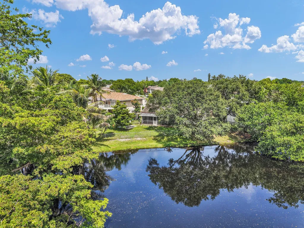 3930 NW 79th Way Davie FL 33024