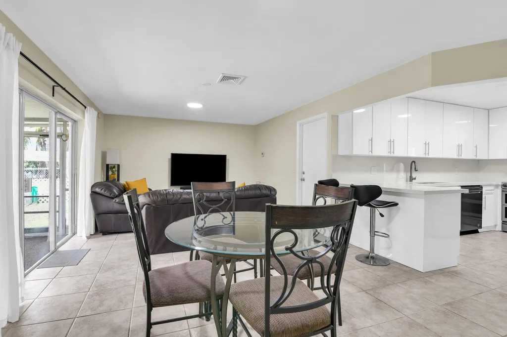 3930 NW 79th Way Davie FL 33024