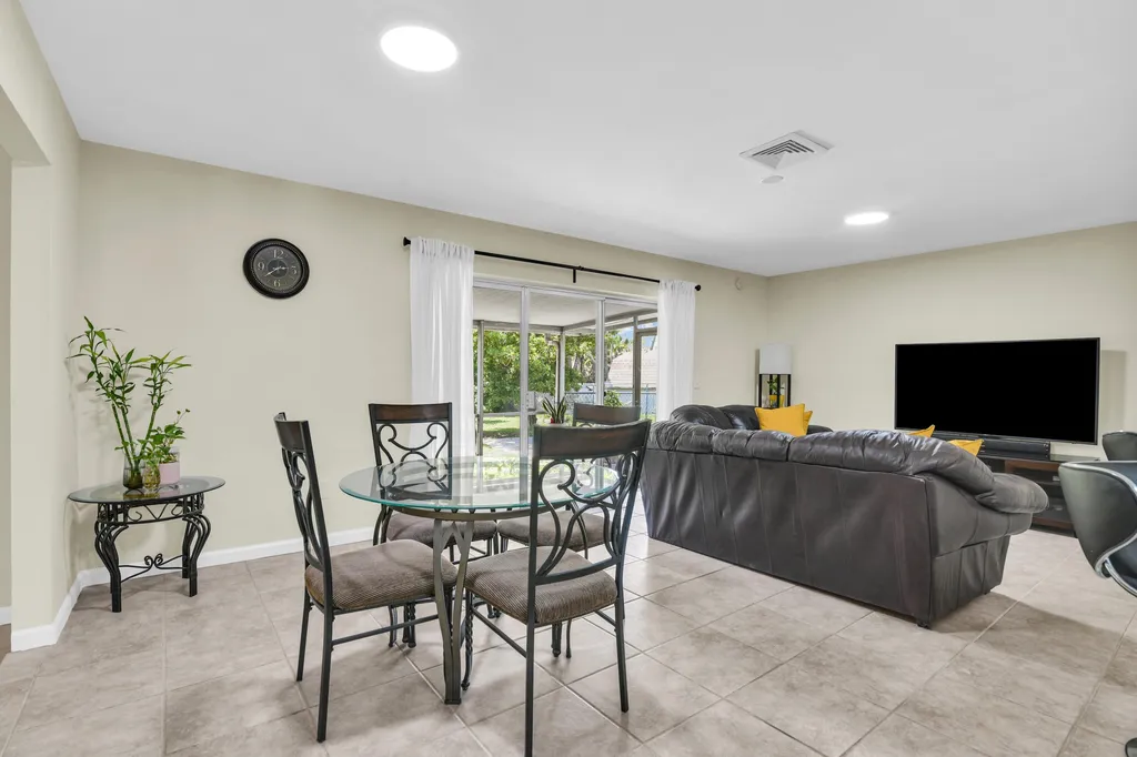3930 NW 79th Way Davie FL 33024