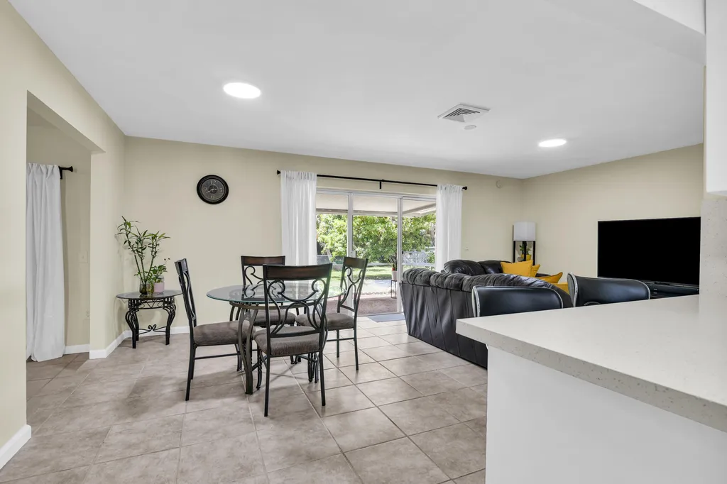 3930 NW 79th Way Davie FL 33024