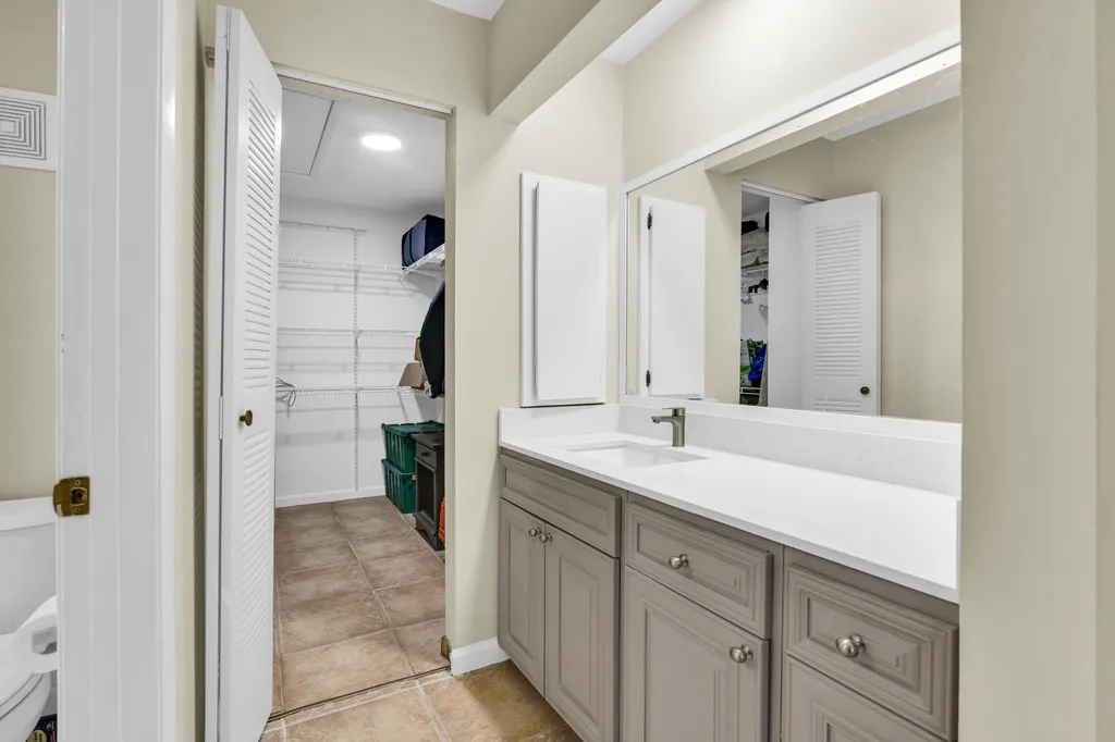 3930 NW 79th Way Davie FL 33024