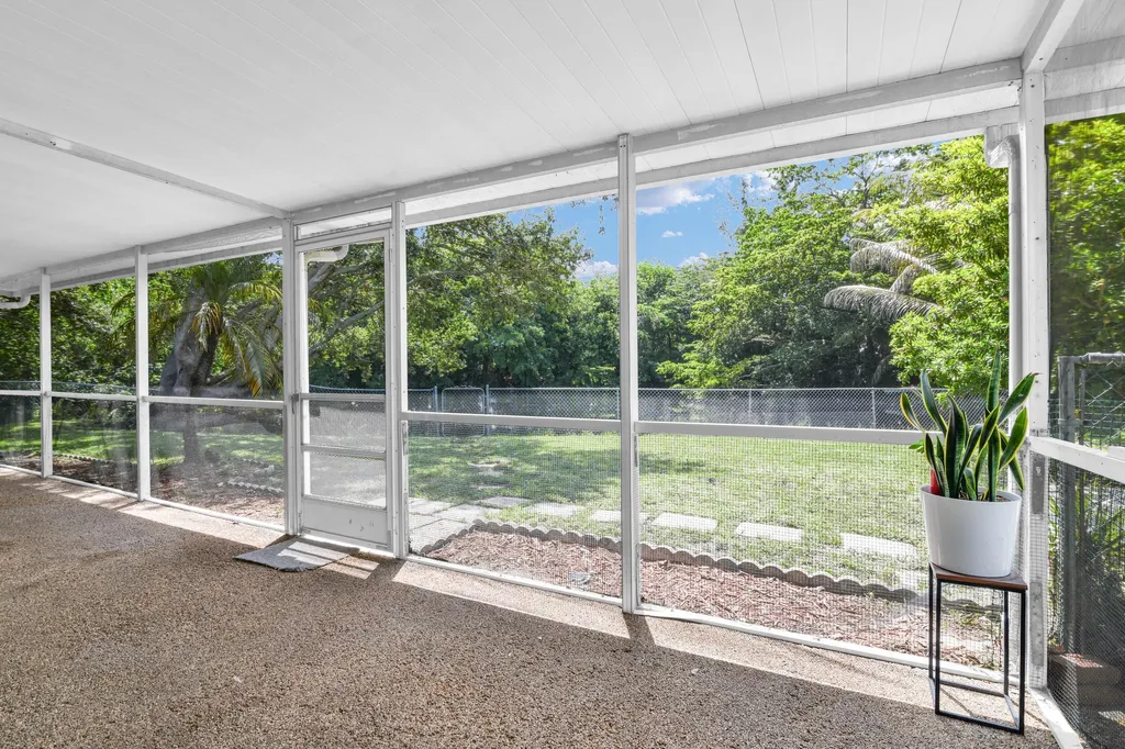 3930 NW 79th Way Davie FL 33024