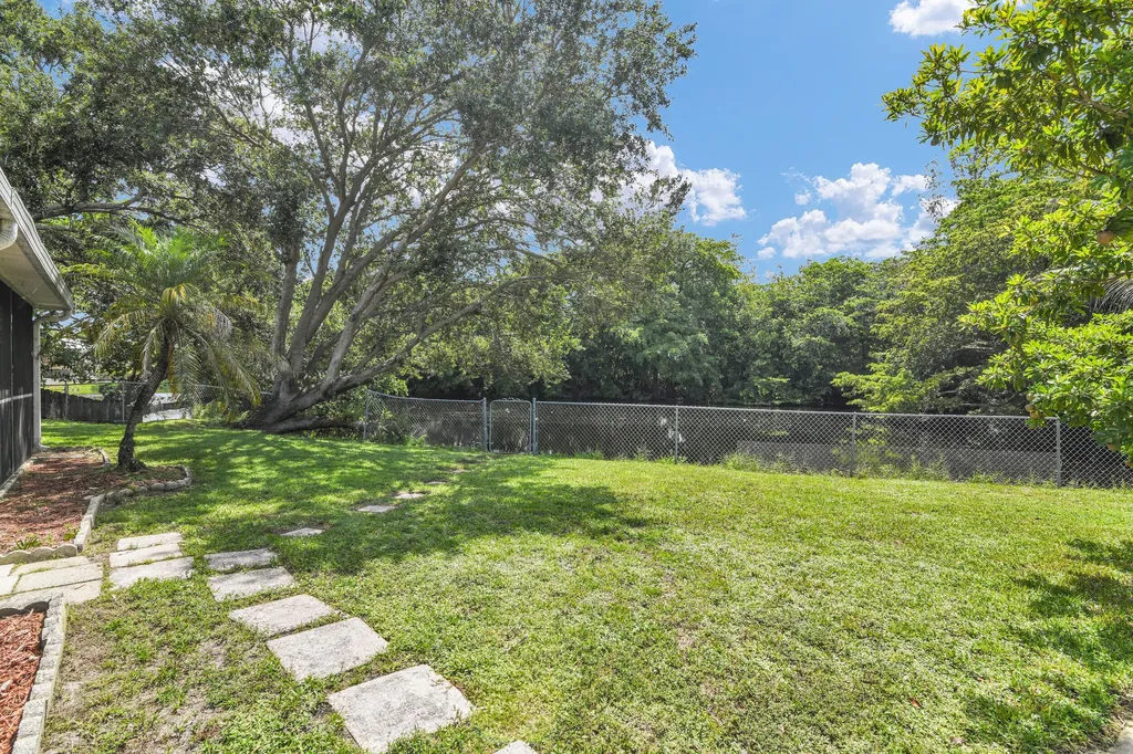 3930 NW 79th Way Davie FL 33024