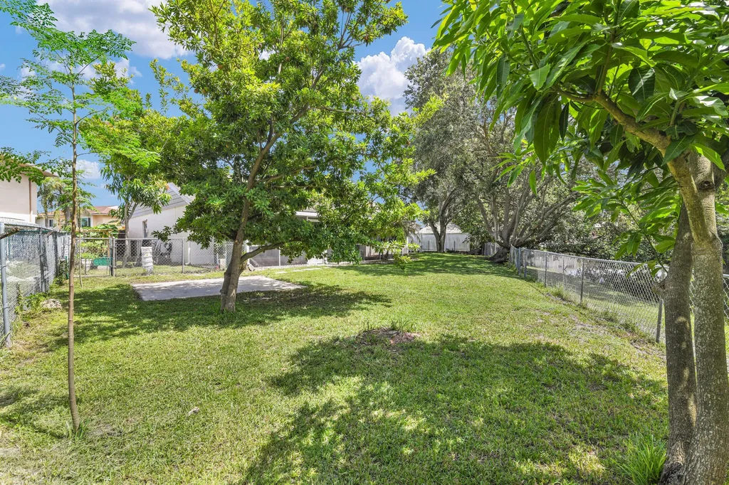 3930 NW 79th Way Davie FL 33024