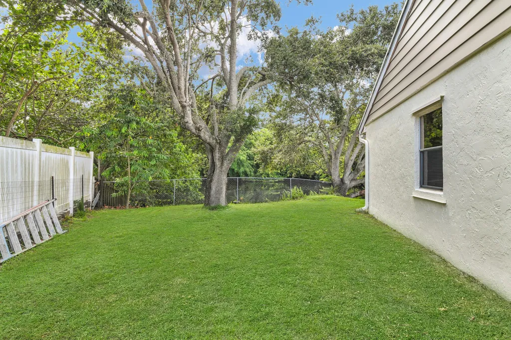 3930 NW 79th Way Davie FL 33024