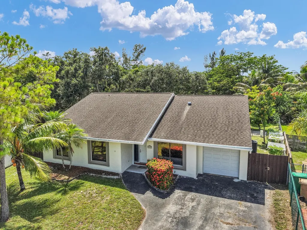 3930 NW 79th Way Davie FL 33024