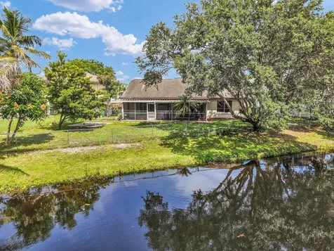 3930 NW 79th Way Davie FL 33024