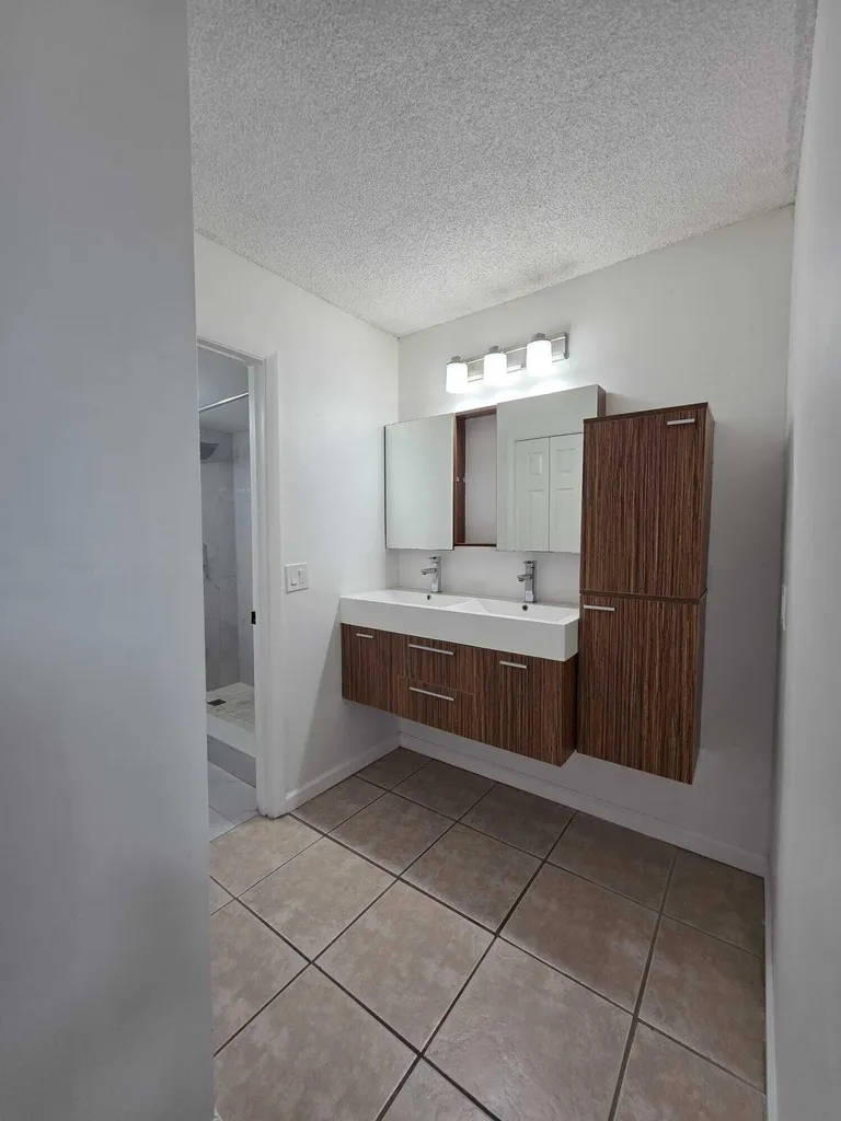 390 Racquet Club Road Weston FL 33326