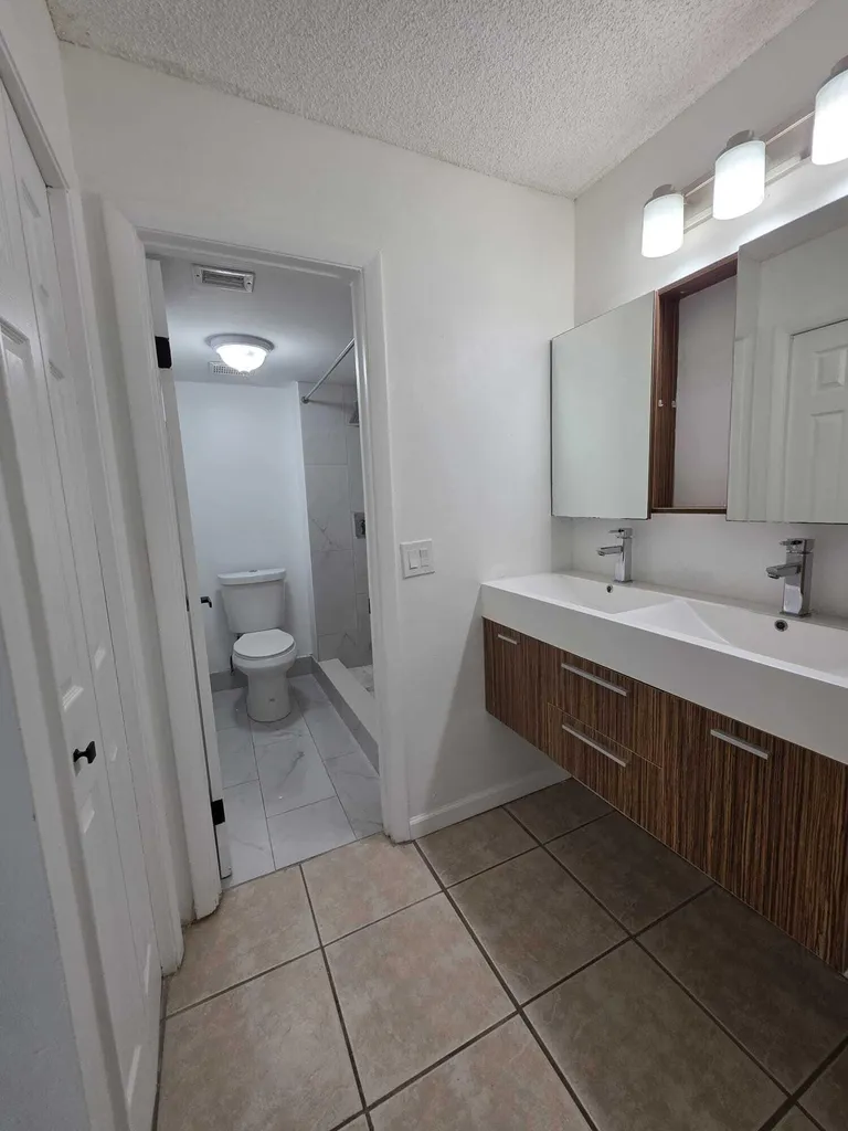 390 Racquet Club Road Weston FL 33326