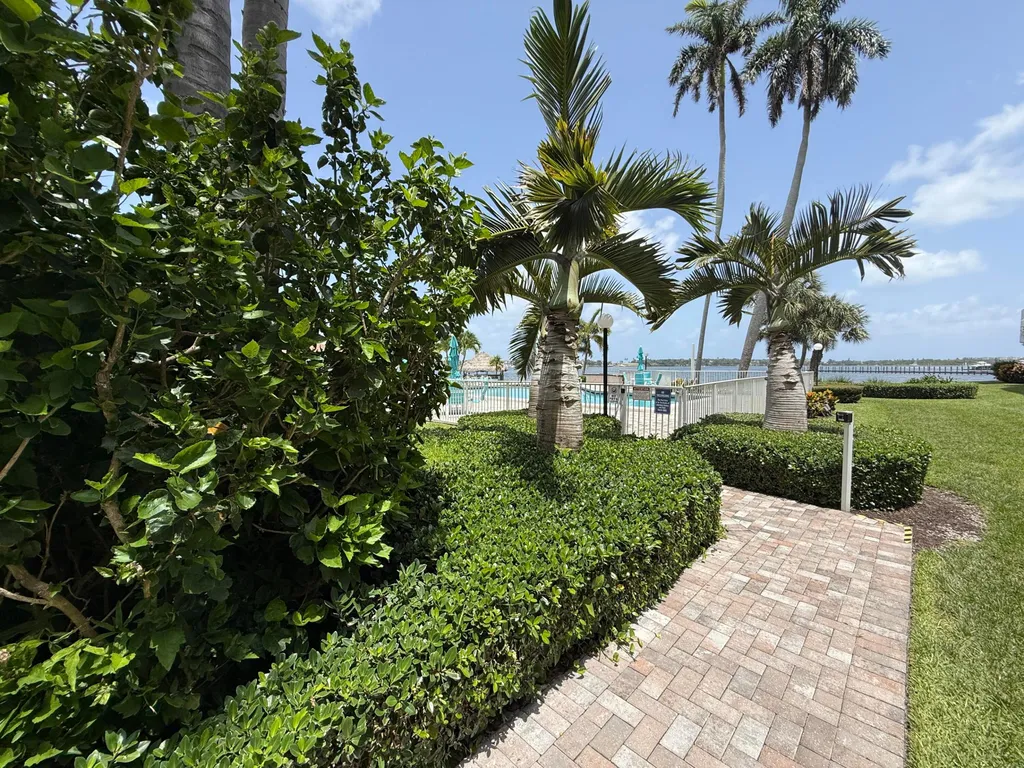225 N Lakeshore Drive Hypoluxo FL 33462