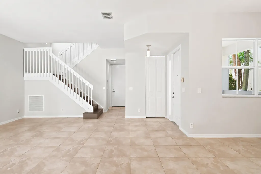 207 Isle Verde Way Palm Beach Gardens FL 33418