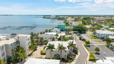 55 SE Seminole Street Stuart FL 34994